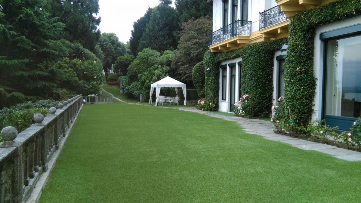 Villa a Belgirate con giardino in erba sintetica Lucon